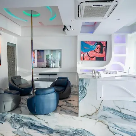 Guest Friendly 2br Jacuzzi Stripper Pole Apartamento