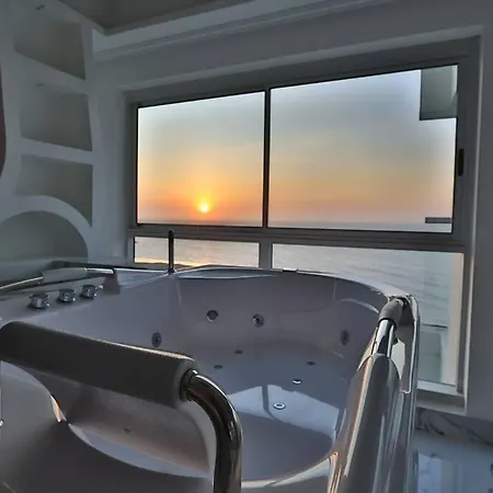 Guest Friendly 2br Jacuzzi Stripper Pole *