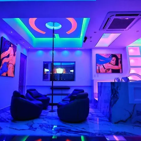 Apartamento Guest Friendly 2br Jacuzzi Stripper Pole