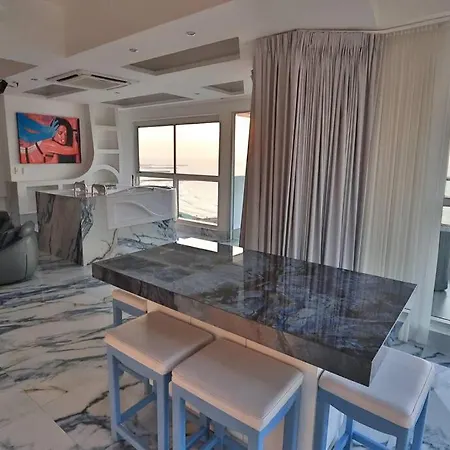Guest Friendly 2br Jacuzzi Stripper Pole *