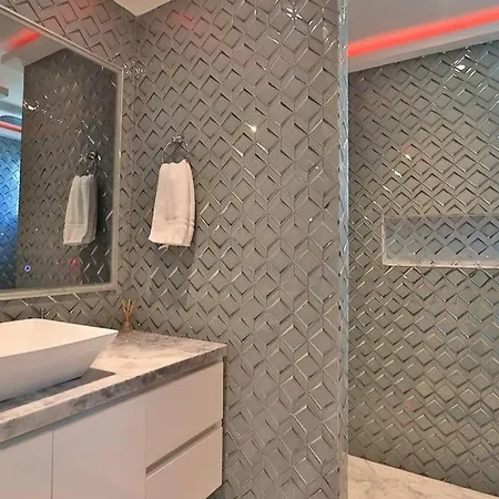 Guest Friendly 2br Jacuzzi Stripper Pole Cartagena