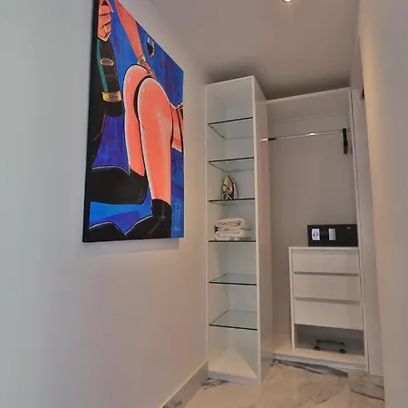 Guest Friendly 2br Jacuzzi Stripper Pole *